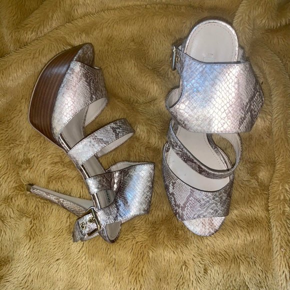 🔥 END OF SUMMER SALE PRICE $20🔥 Guess Platform Heels - Picture 2 of 8